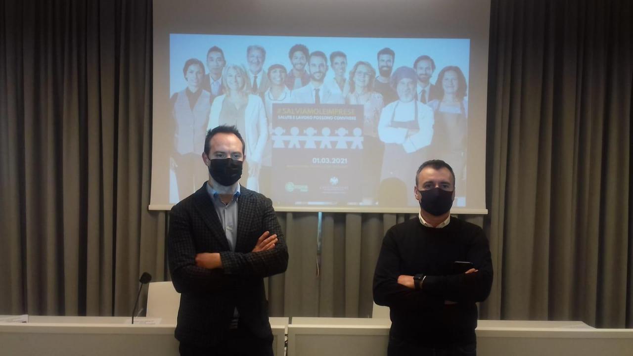 Da sinistra Tommaso Gei (Confcommercio) e Mauro Lassi (Confesercenti) alla presentazione dell'iniziativa