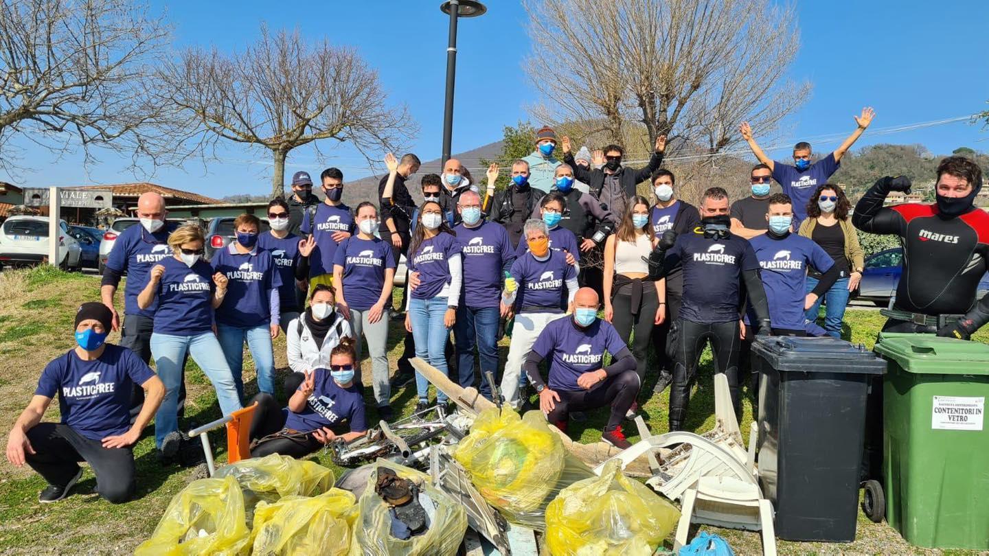 Una delle iniziative dell'associazione "Plastic Free"