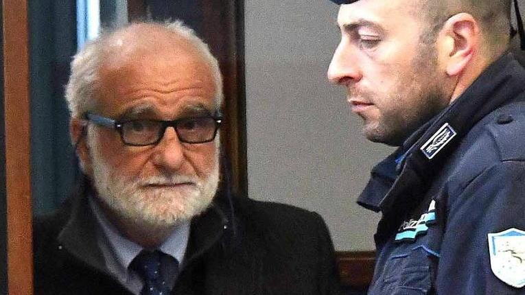 Spintone all’agente in carcere, Casonato a processo