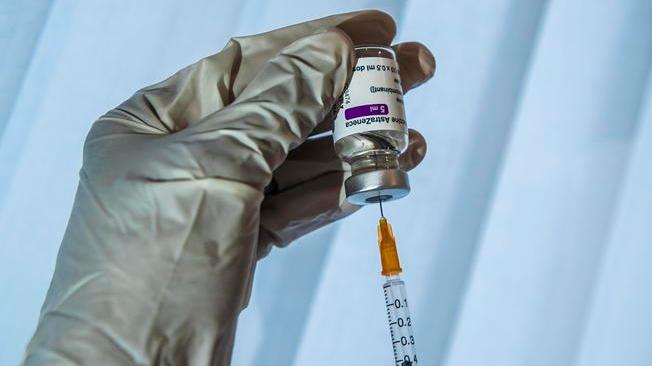 Covid: Canada approva vaccino AstraZeneca