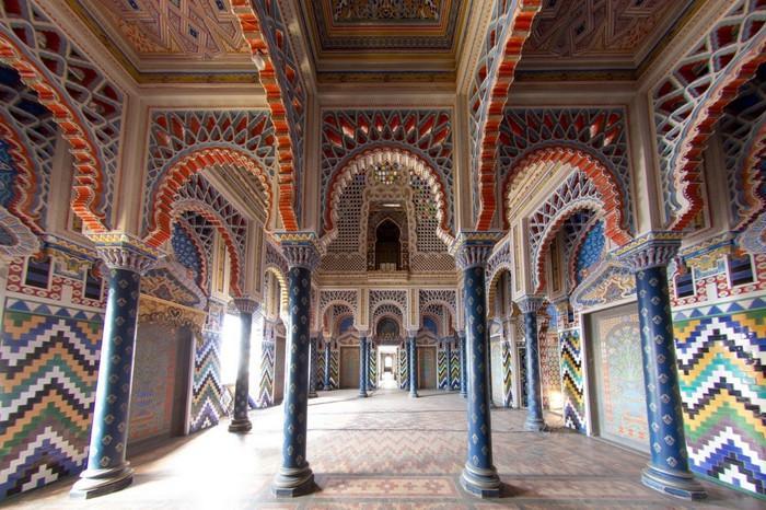 Una delle splendide sale del Castello di Sammezzano, situato a Reggello, nel Fiorentino