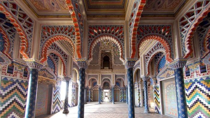 Una delle splendide sale del Castello di Sammezzano, situato a Reggello, nel Fiorentino