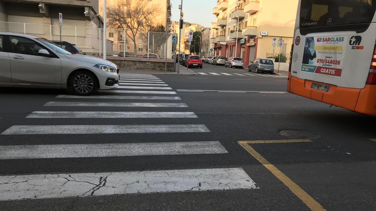 Cagliari, una giovane donna investita sulle strisce pedonali