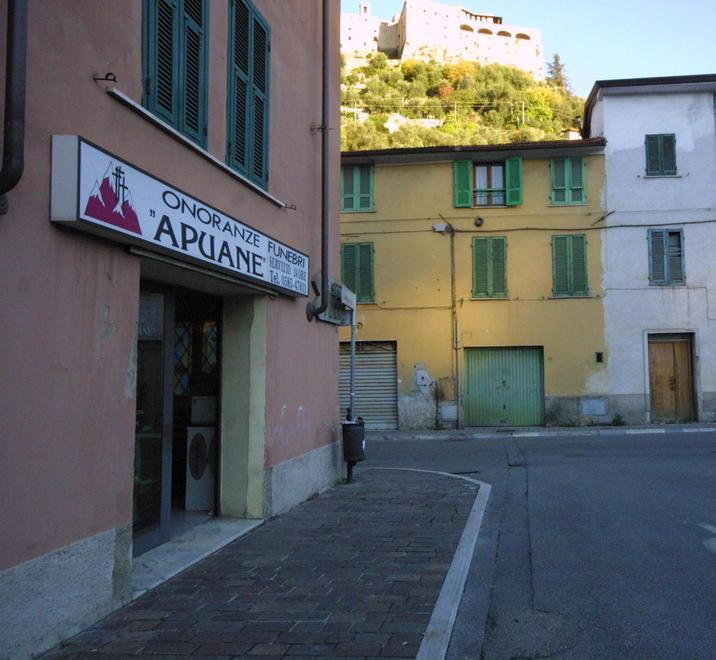 "Vaccinateci", lavoratori delle onoranze funebri pronti allo sciopero 