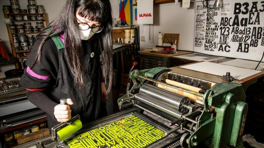 Modena, i segreti di “Officina Typo”, gli artisti dell’alfabeto