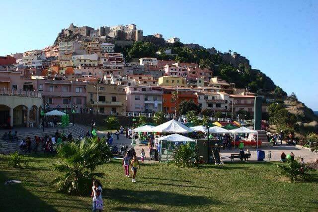 La donna è morta da un anno, ma per il Comune di Castelsardo è ancora viva