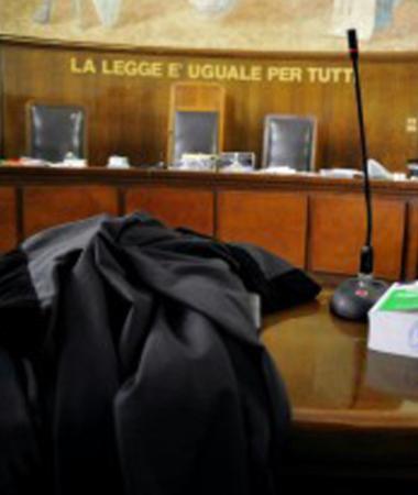 Fa pranzi e vacanza, «ma non paga il conto» 