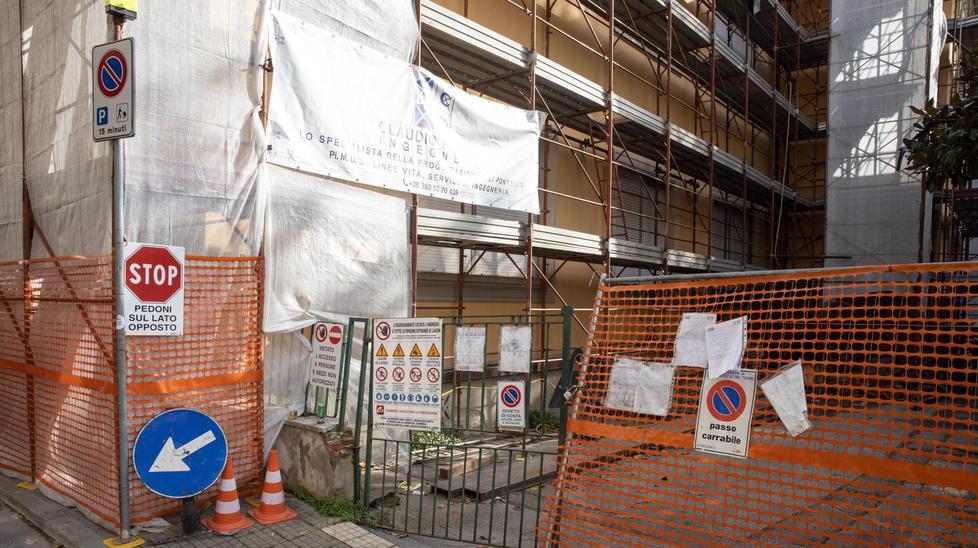 Il tetto dell’ex Dante riparato ora via al cantiere all’interno 