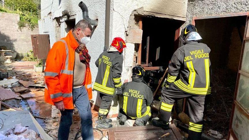 Ustionato un anziano nella villetta esplosa per una fuga di gas