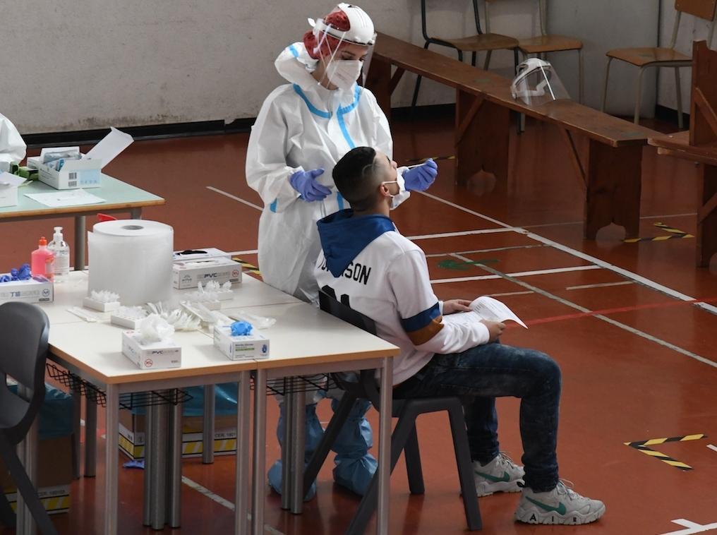 Covid, «Falsi positivi nei tamponi a Dorgali? Colpa dei reagenti» 