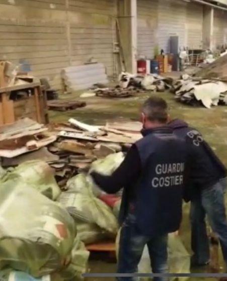  Scoperta una “discarica” dentro un cantiere navale 