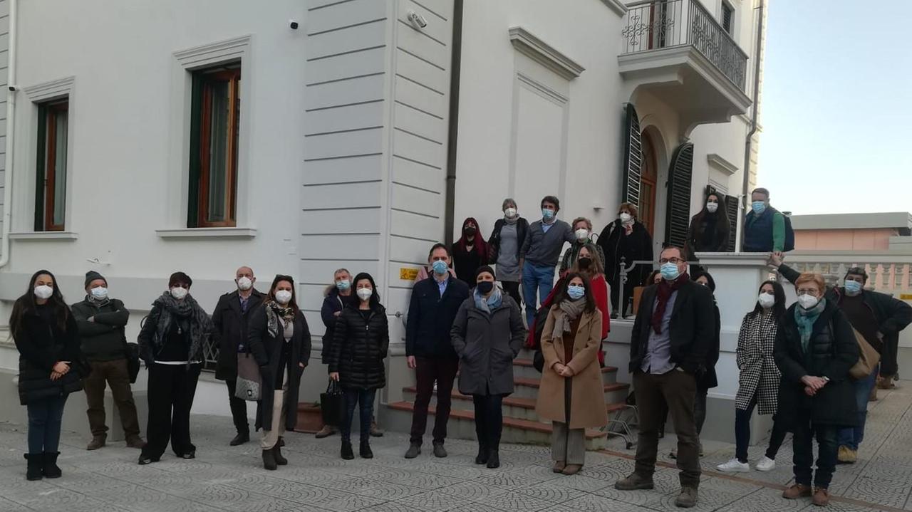 Un gruppo di soci della cooperativa sociale "Essenza"