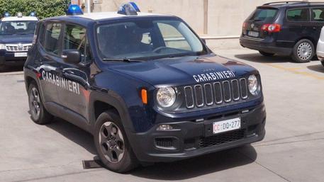 La minaccia più volte con roncola e coltello, le invia 400 sms minatori in due giorni: arrestato a Carbonia