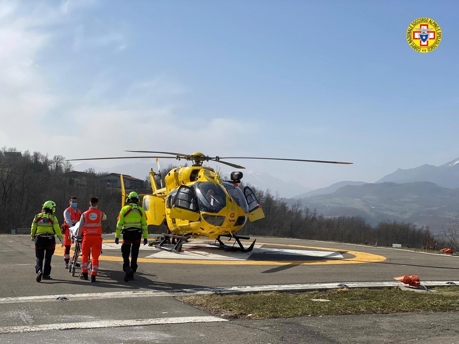 I soccorsi alla scalatore di 47 anni colto da un malore e finito in una scarpata