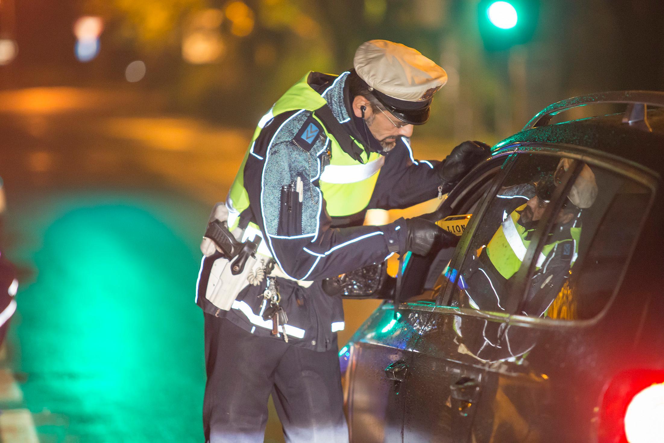 Due donne ubriache al volante provocano incidenti stradali