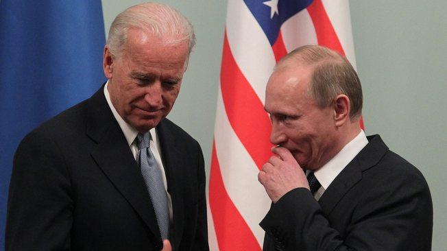 Gorbaciov, Putin e Biden s'incontrino e parlino di disarmo