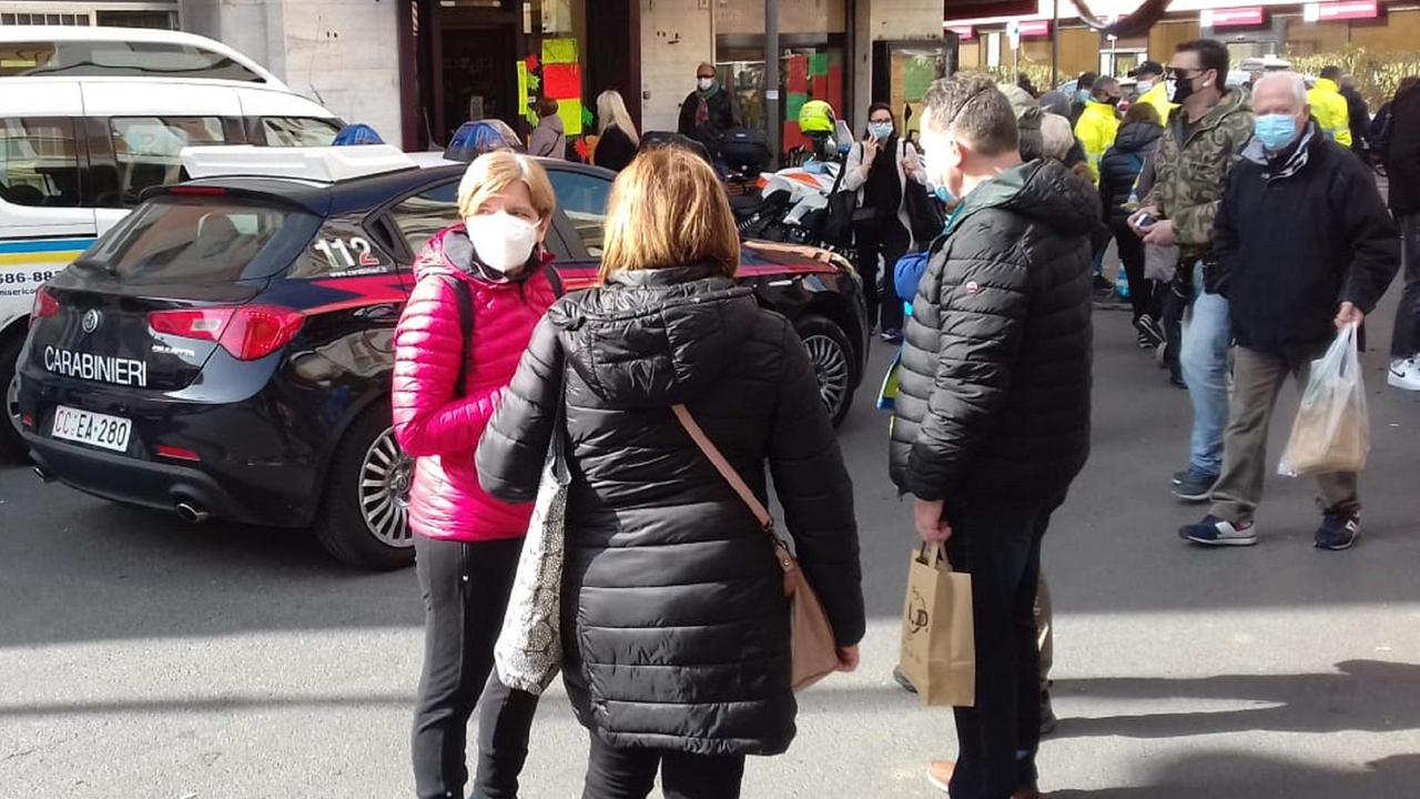 L'intervento dei carabinieri in via del Cardinale