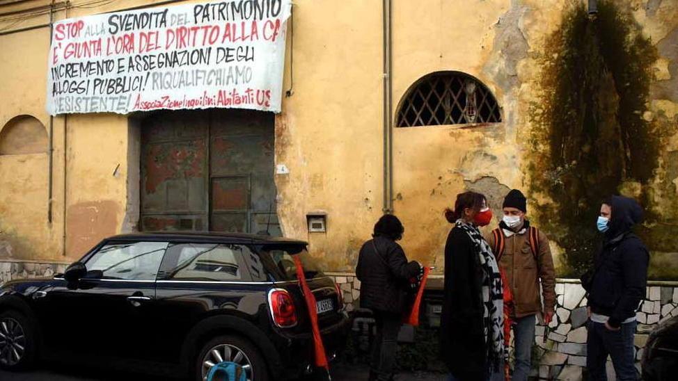 Protesta in via Mura Nord, l’Usb reclama il diritto alla casa