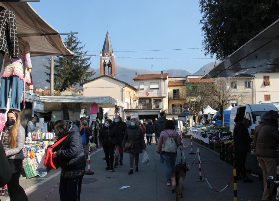Il “nuovo” mercato piace «Peccato per i parcheggi» 