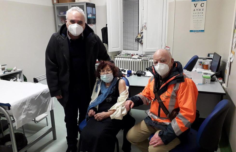 Nonna Ortelia, 99 anni «Mi sono vaccinata per il bene dei giovani» 