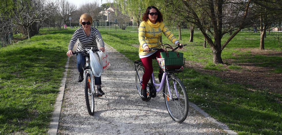 Piste ciclabili invase dalla vegetazione «Interventi subito» 