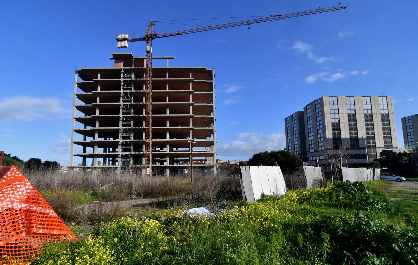 Nessuno vuole le torri incompiute di via Pietri 
