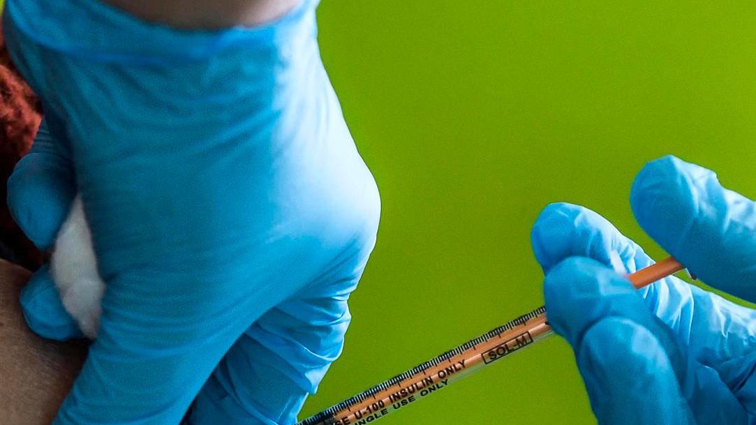 Da lunedì via alle vaccinazioni per gli 80enni e i più anziani