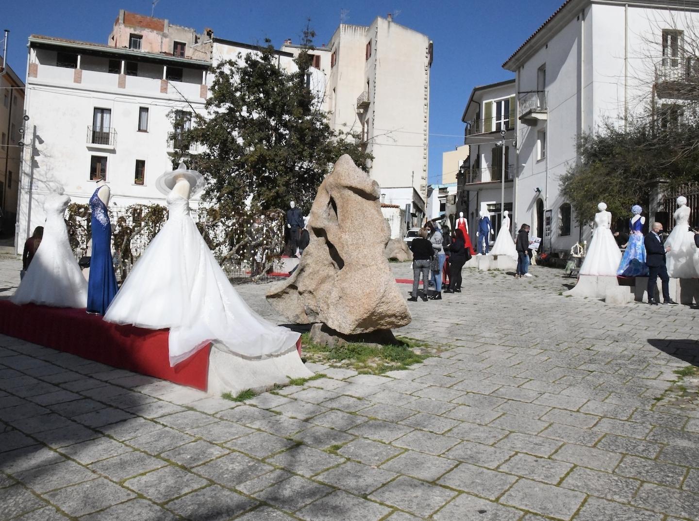 Insieme per il wedding in piazza Satta 