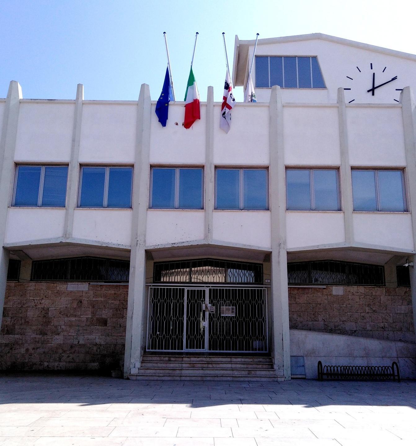 Organici, opposizioni all’attacco «I servizi non sono garantiti»