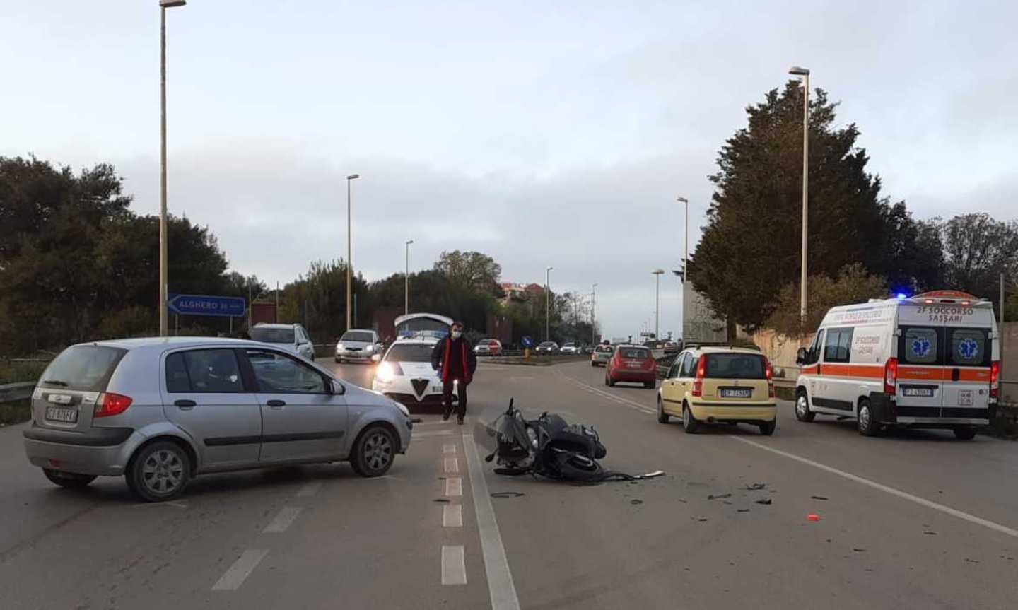 Scontro tra auto e moto, un ferito
