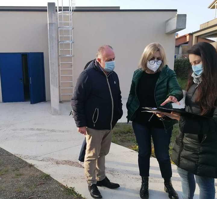 Vaccinazioni, ipotesi palazzetto a Massa. E a Montignoso dosi nella nuova palestra 