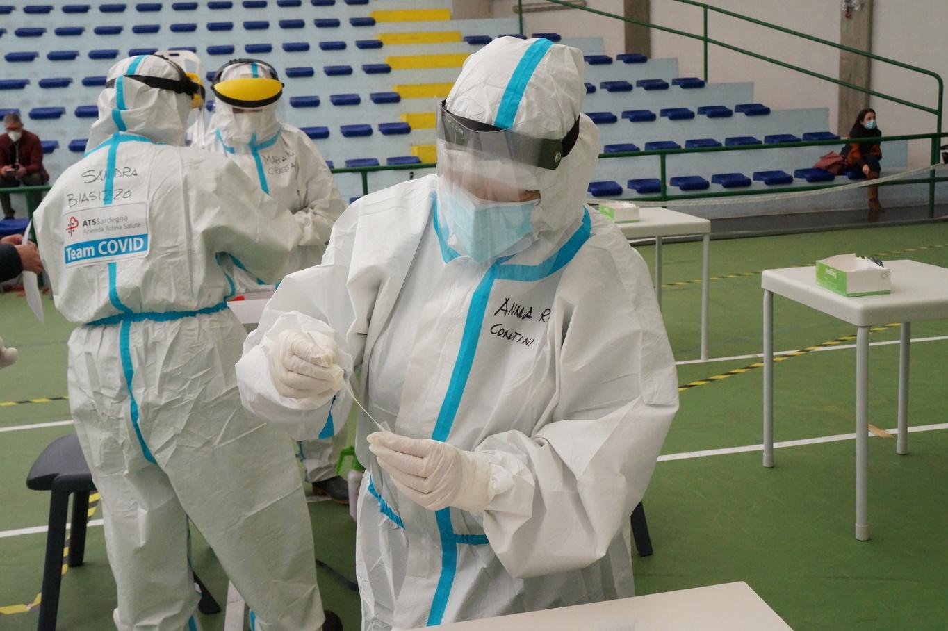 Covid, i risultati dello screening a Bono: 6 positivi su 1.620 tamponi