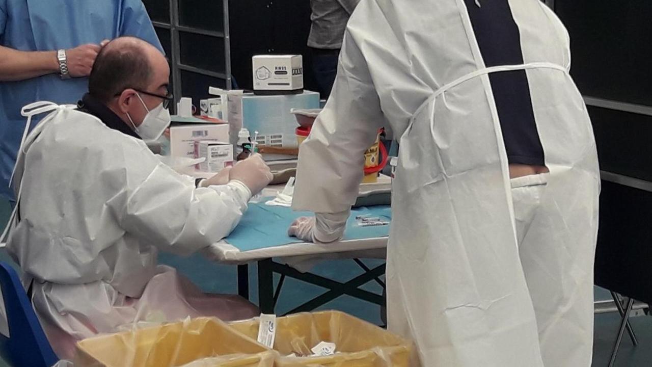 Coronavirus in Sardegna, vaccinazioni agli over 80: si parte il primo marzo