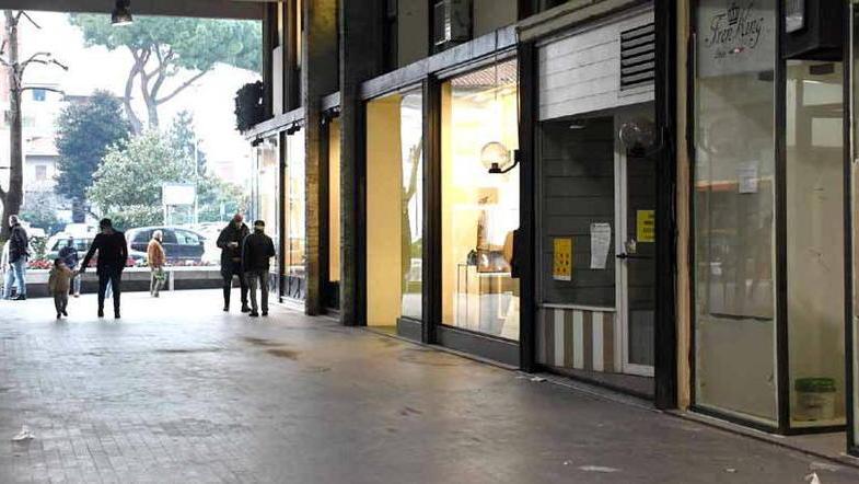 Pandemia e crisi, commercio apuano ko. Il settore in piazza