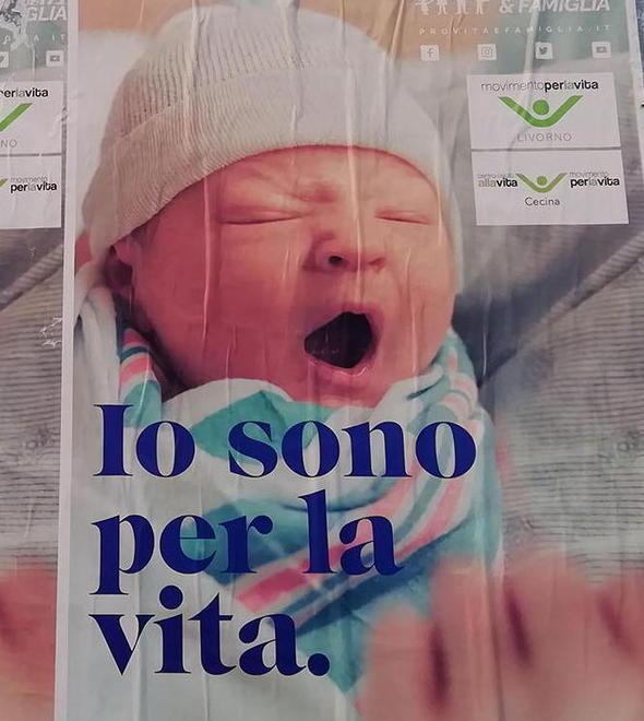 Tempestini contro i manifesti antiaborto