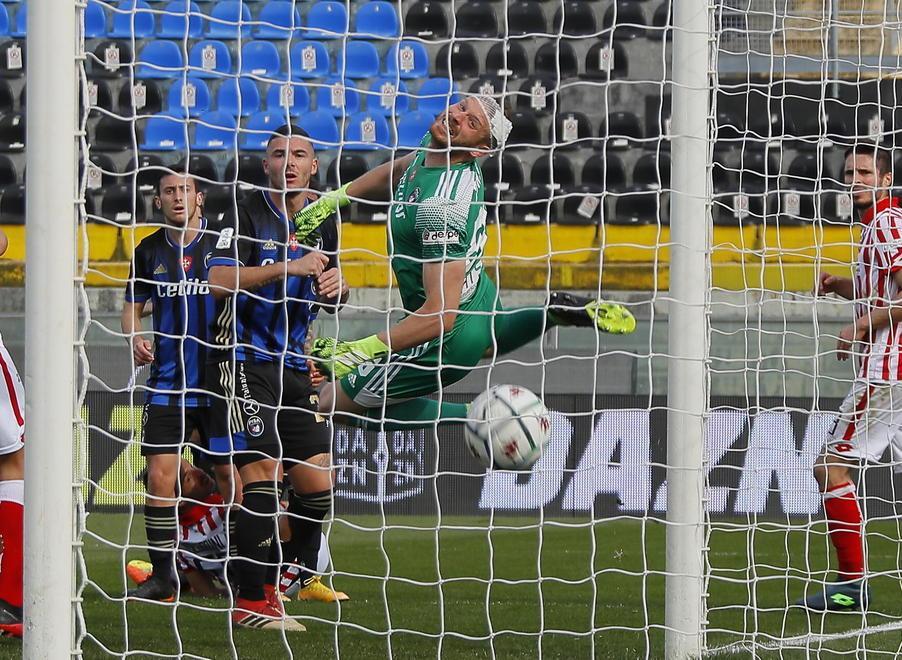 L’attaccante dei veneti è sempre spettacolare quando affronta il Pisa