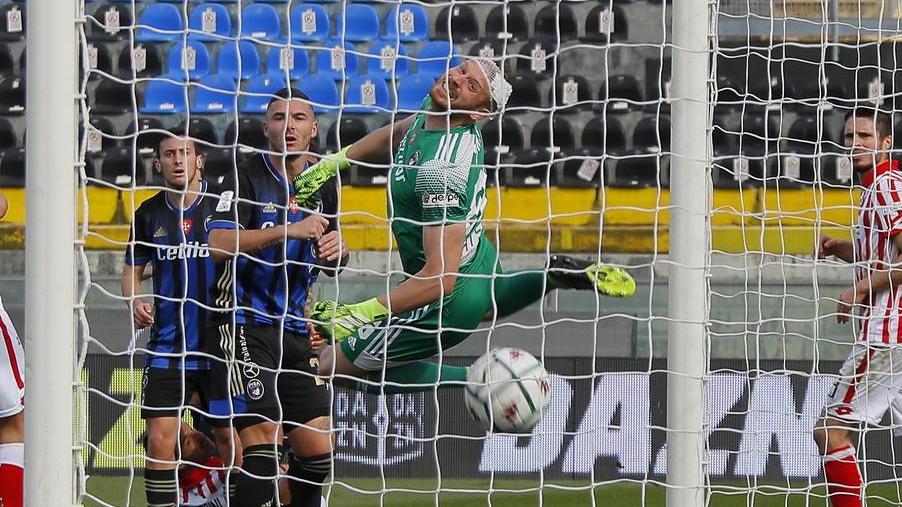 L’attaccante dei veneti è sempre spettacolare quando affronta il Pisa