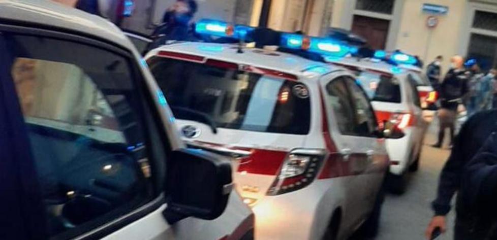 Assembramenti in centro storico: pattuglie in coda 