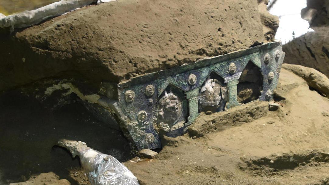 Da Pompei emerge uno splendido carro per le cerimonie