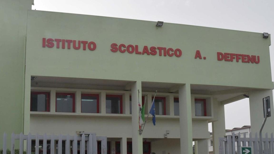 Tecnico Deffenu, pendolari di San Teodoro in dad: è polemica