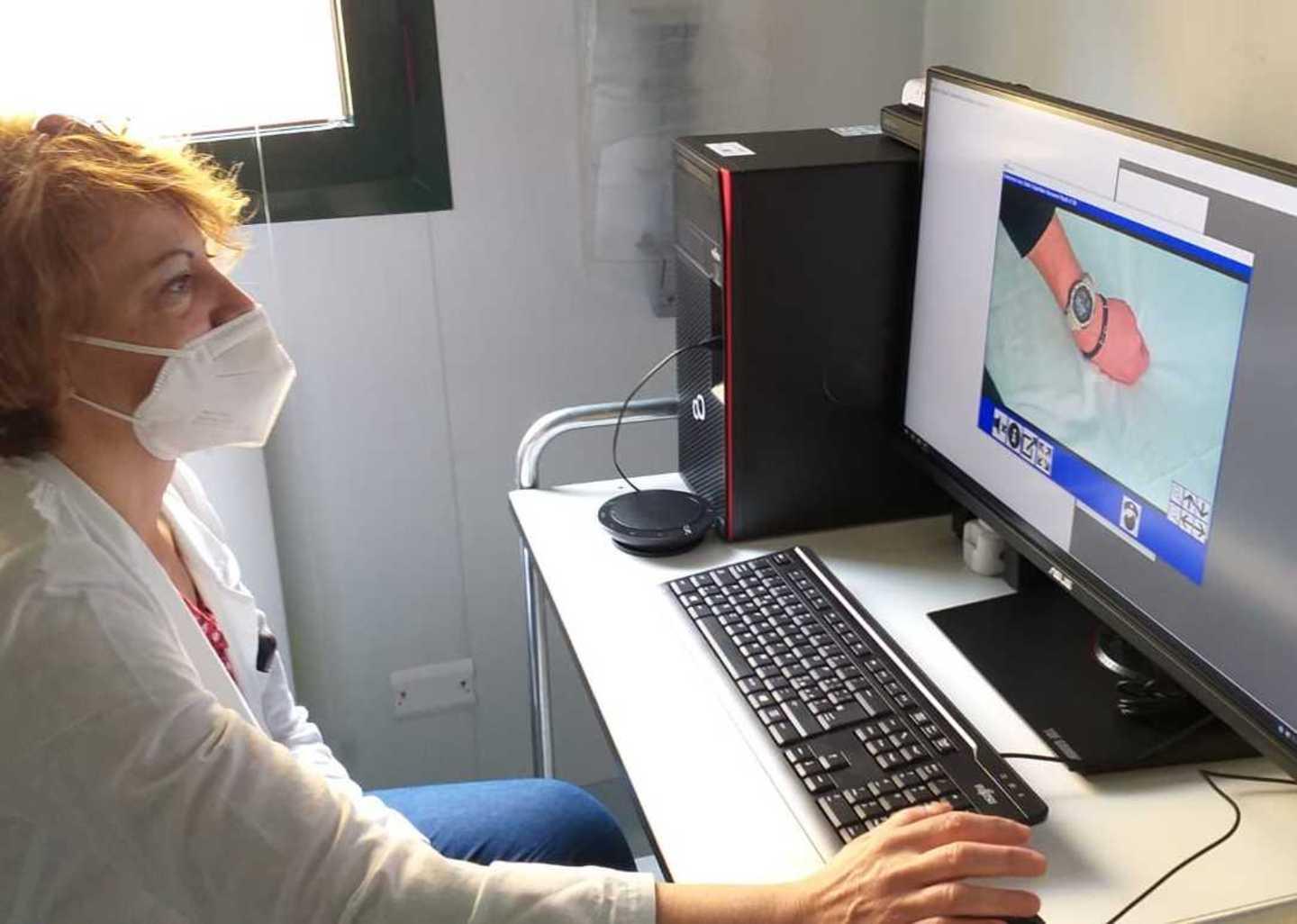 Ospedali, le visite si fanno a distanza 