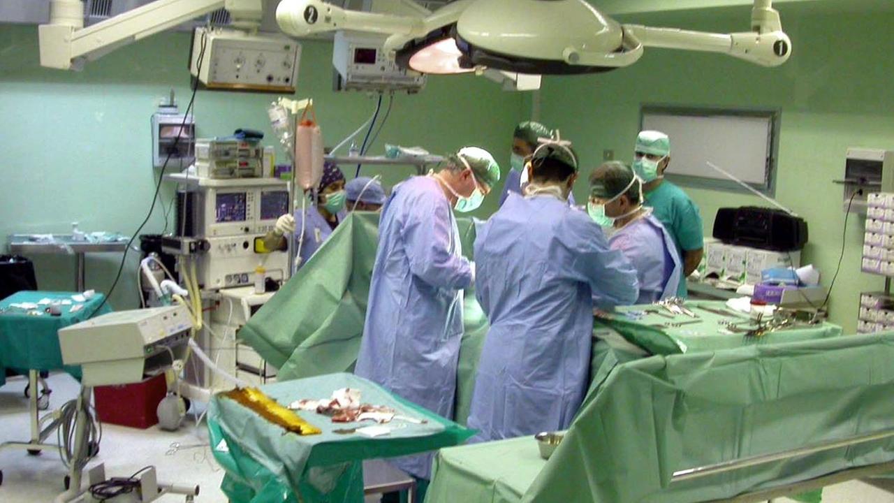 Carenza cronica di medici a Nuoro: «L’ospedale è allo stremo»