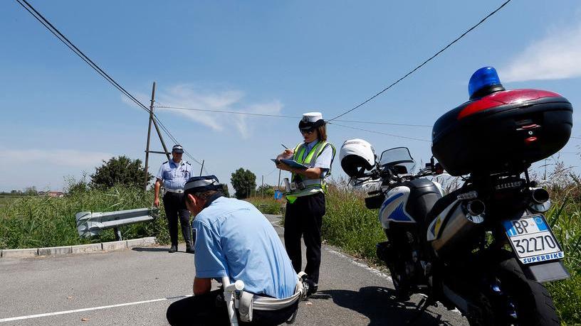 Modena «Scusi, dov’è l’ospedale?» Ma cercavano di derubarla