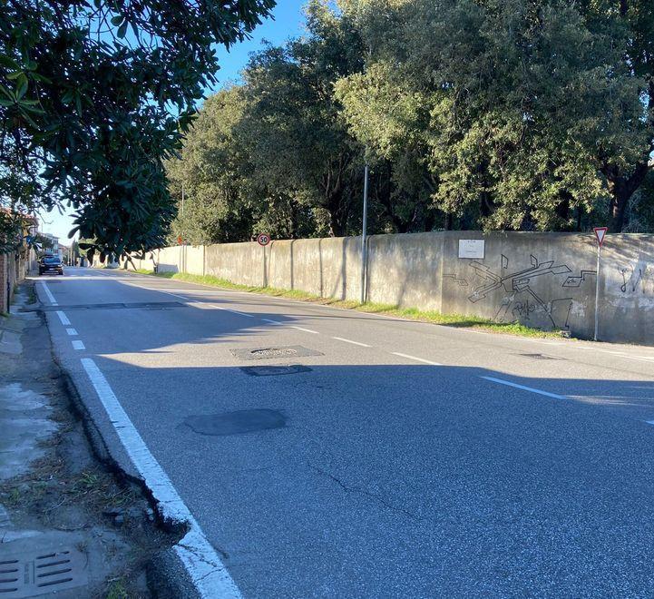 una veduta di via di Montenero, vicino a dove è avvenuto il furto in casa