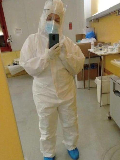 L’infermiera cecinese prima di iniziare il proprio turno di lavoro