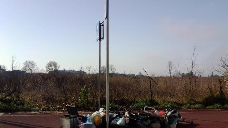 Rifiuti in via Giordani