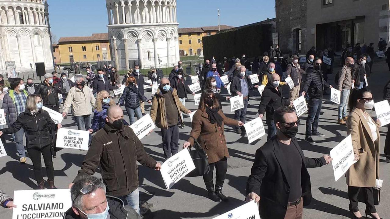 Un momento della protesta (foto Fabio Muzzi)