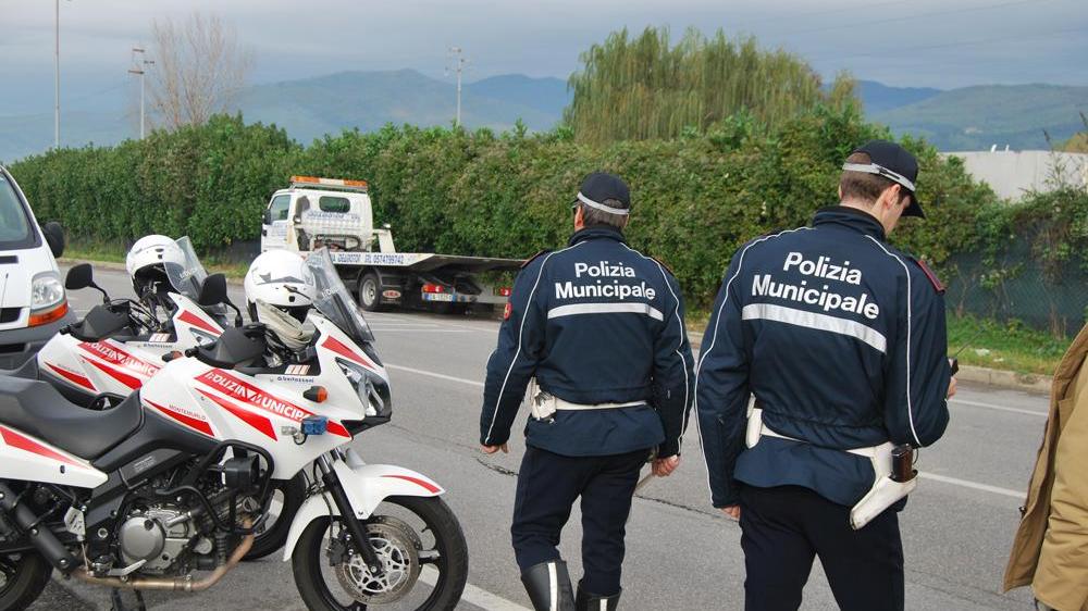 Una pattuglia della polizia municipale di Montemurlo