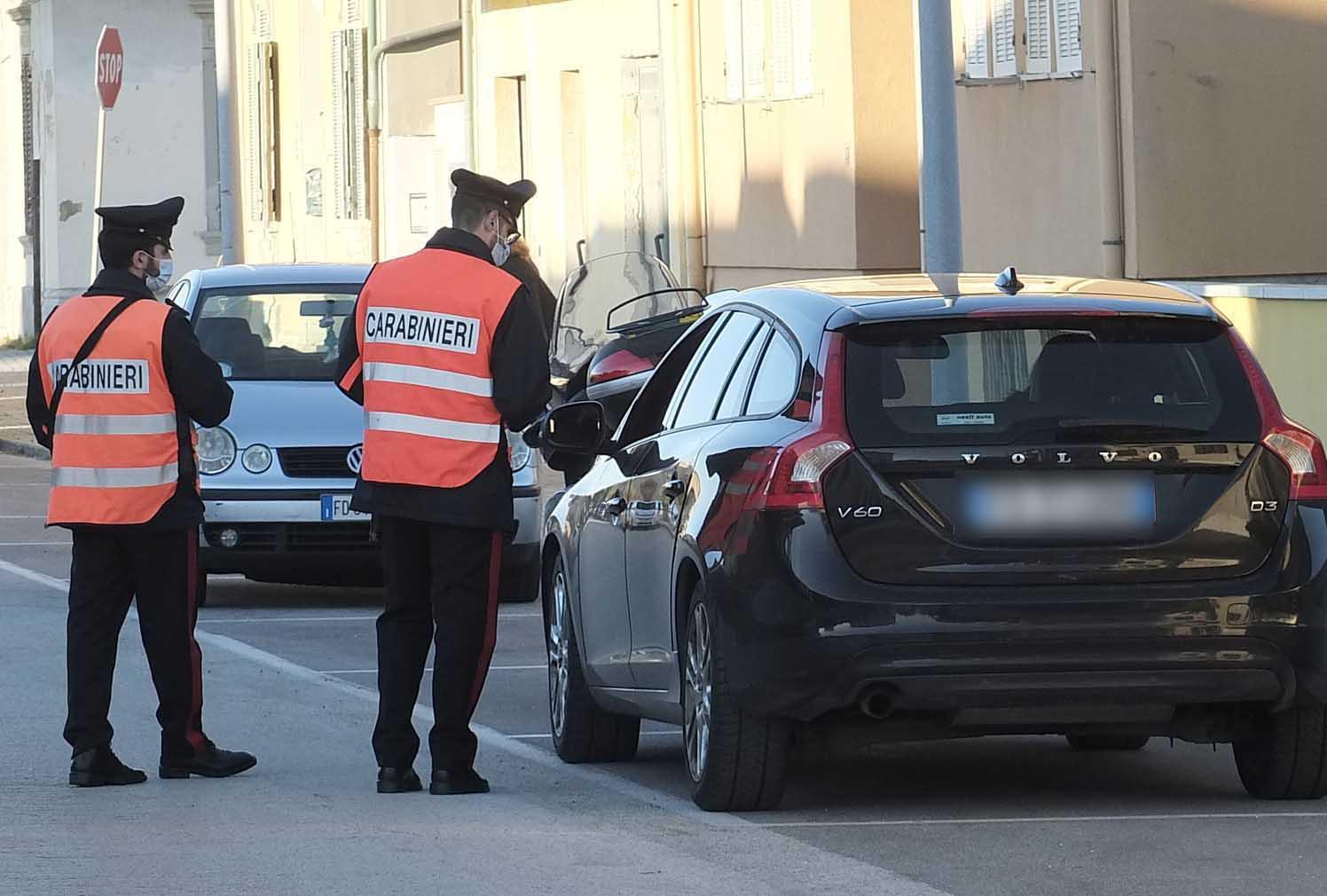 Pontelagoscuro, festa in appartamento: sette multati dai carabinieri