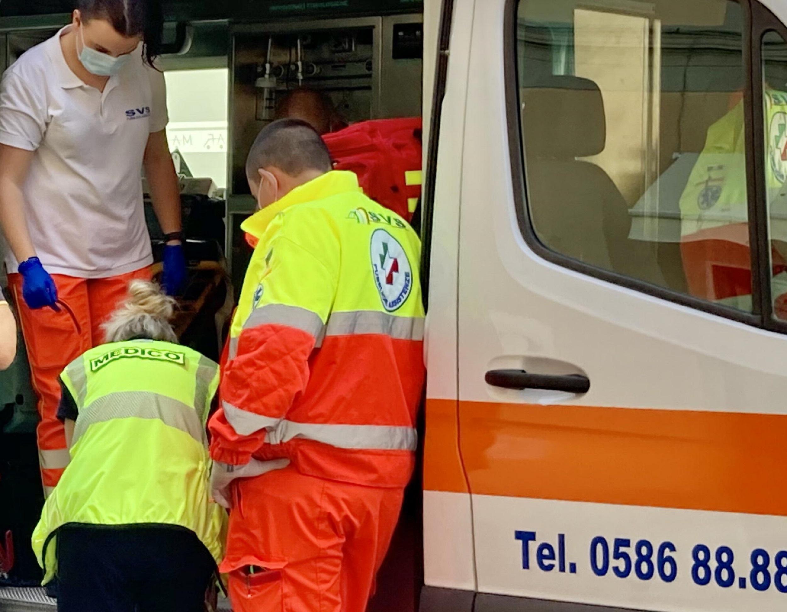 I volontari, con il medico, della Svs di via San Giovanni (foto d'archivio)